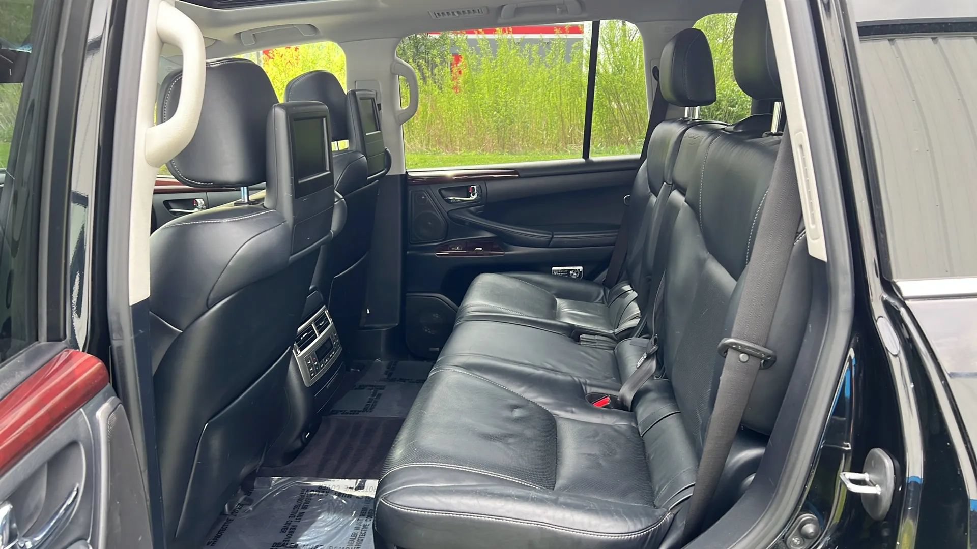 Used 2013 Lexus LX 570 4WD w/ Luxury Pkg image 15