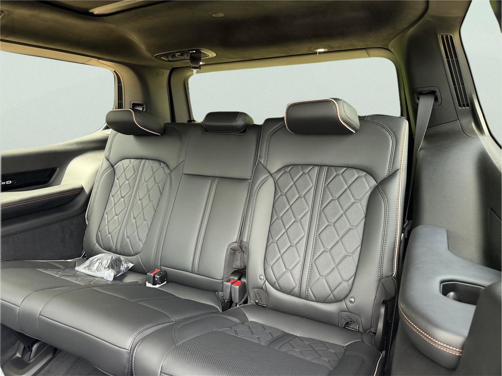 New 2026 Jeep Grand Wagoneer Summit AWD/4WD image 16
