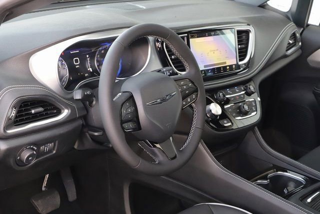 New 2026 Chrysler Pacifica Limited w/ S Appearance Package image 12
