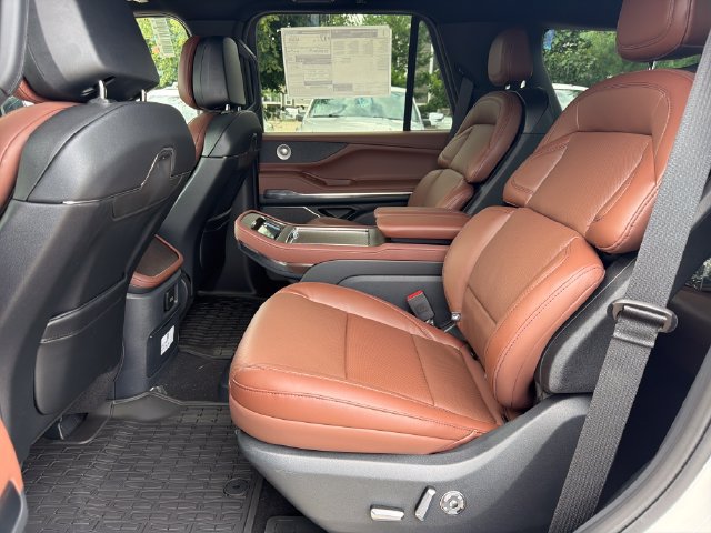 New 2026 Lincoln Navigator Reserve AWD/4WD image 15