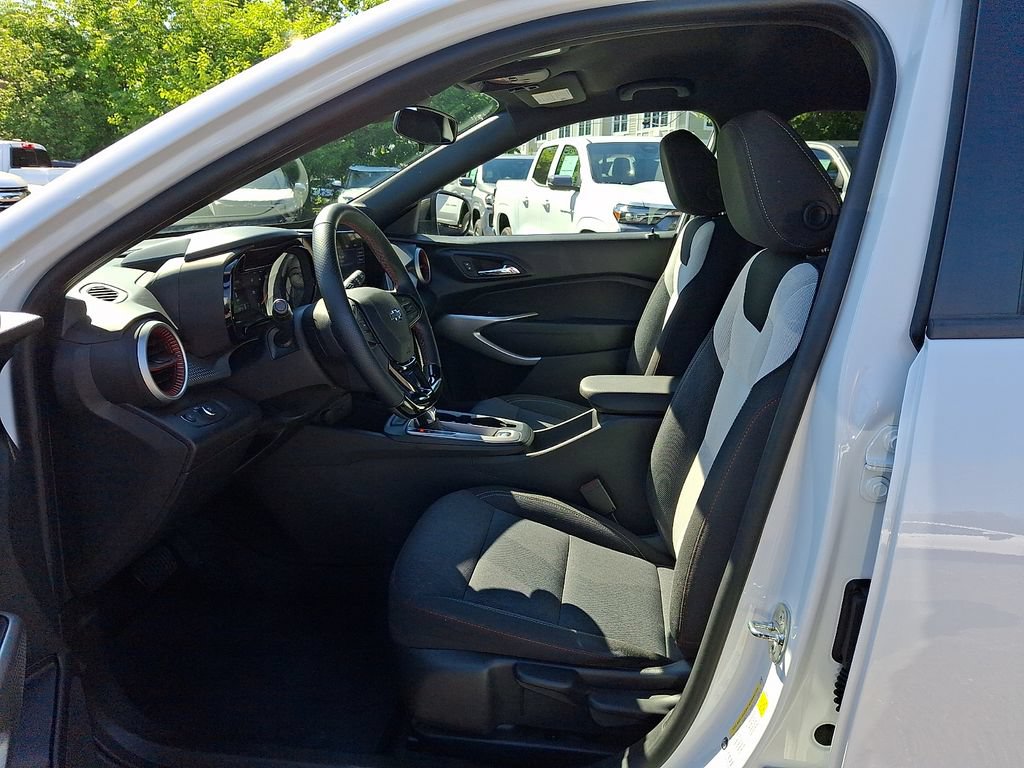 Used 2024 Chevrolet Trax RS FWD image 13
