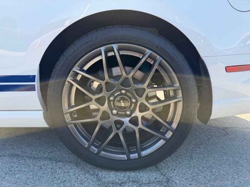 Used 2014 Ford Mustang Shelby GT500 w/ Equipment Group 821A RWD image 8