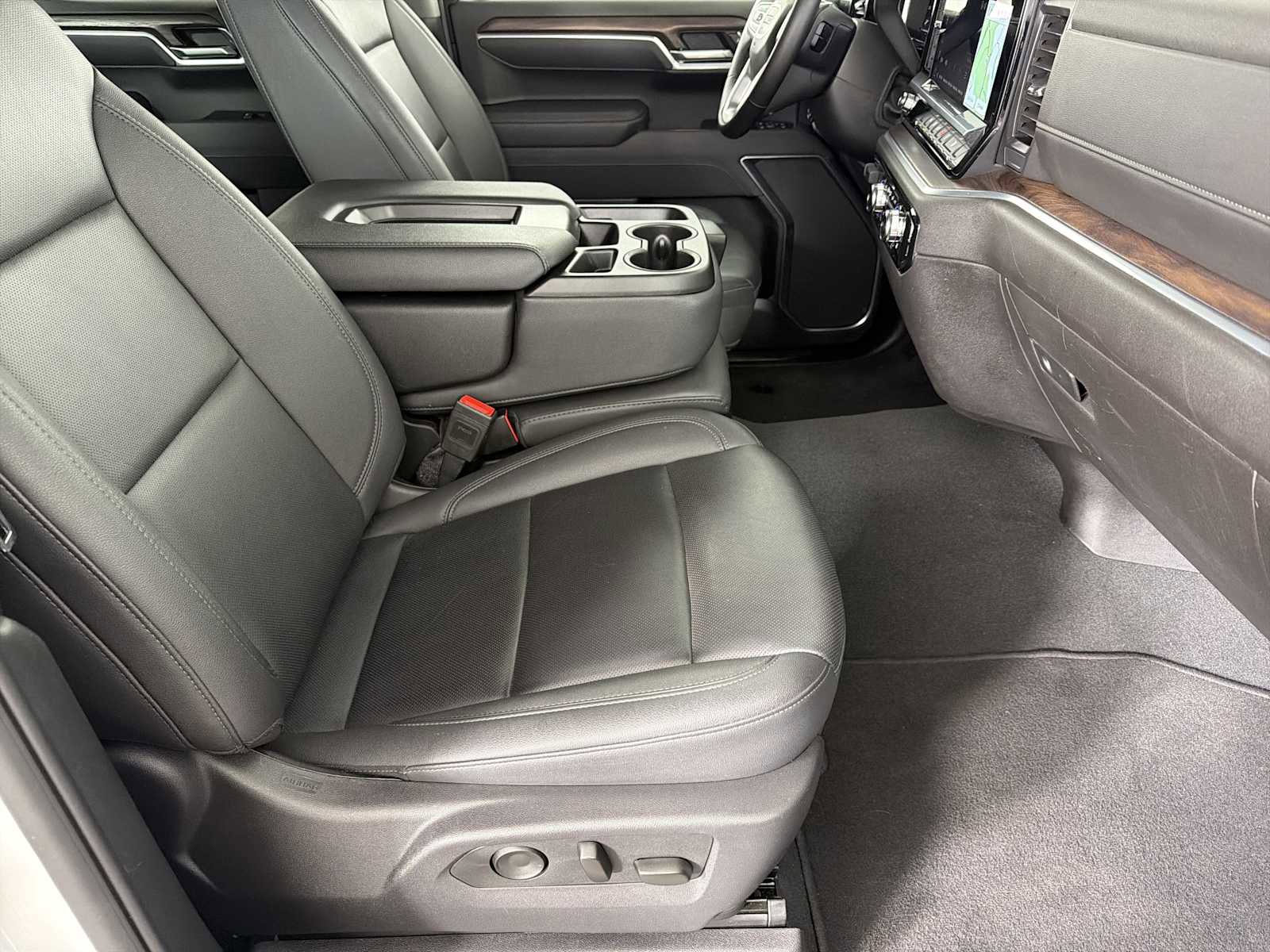 Used 2025 GMC Sierra 1500 SLT image 9