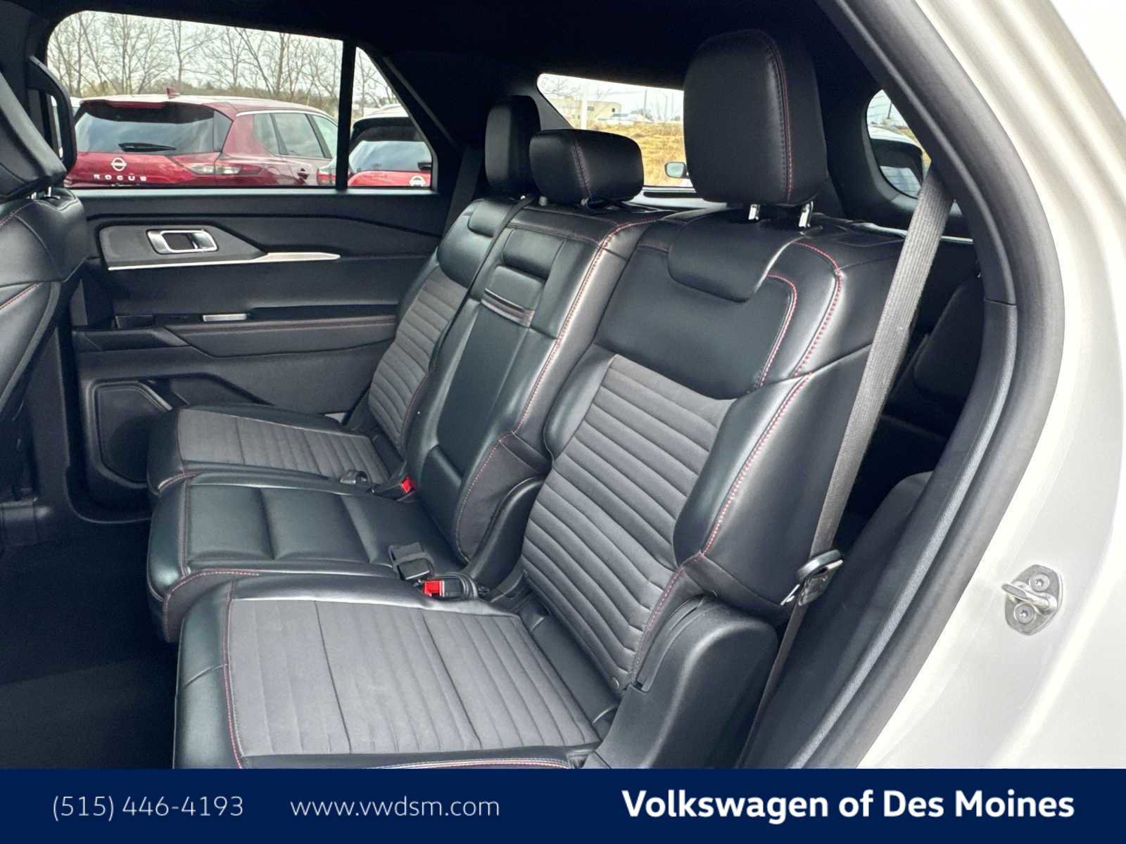 Used 2025 Ford Explorer ST-Line w/ ST-Line Street Pack image 12