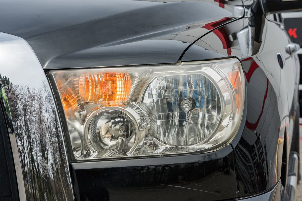 Used 2010 Toyota Tundra 4x4 CrewMax image 17