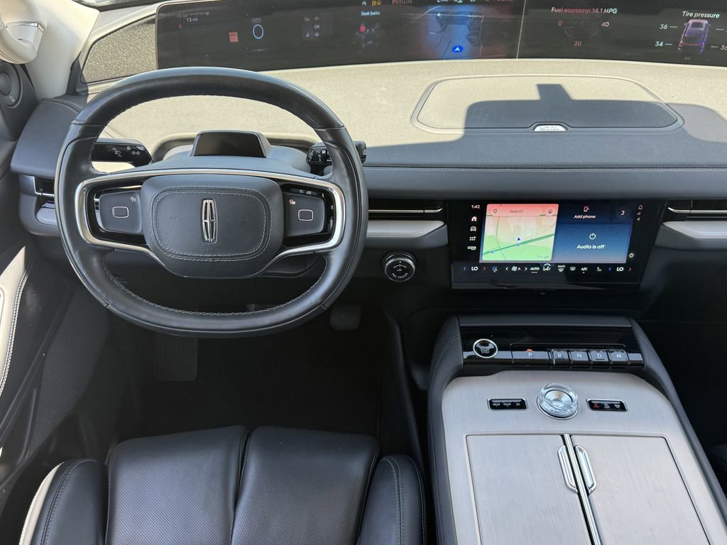 Used 2025 Lincoln Navigator Reserve AWD/4WD image 11