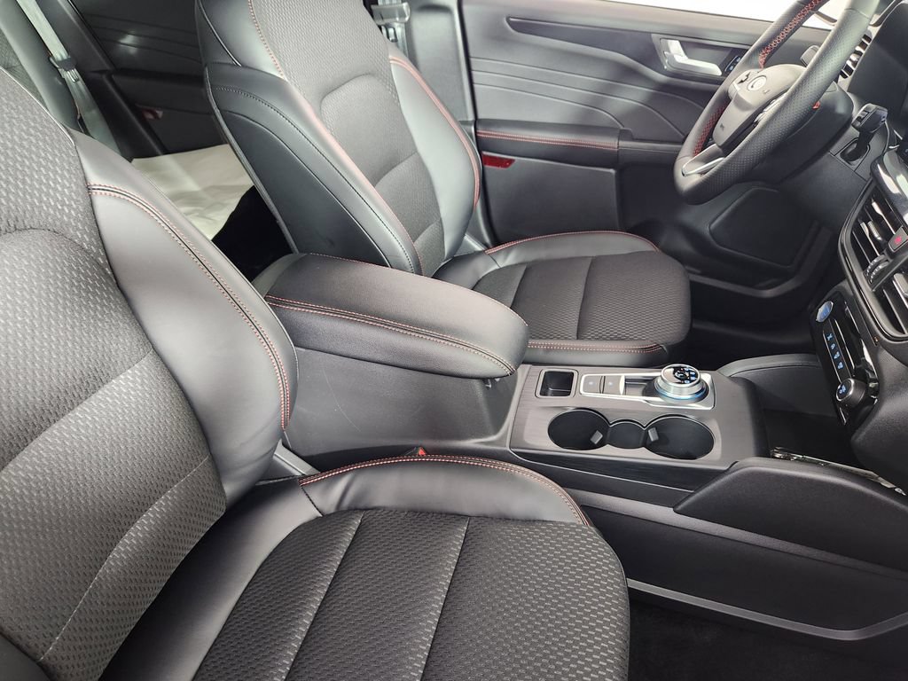 New 2026 Ford Escape ST-Line w/ Tech Pack #1 AWD/4WD image 9