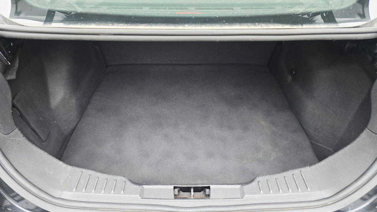 Used 2014 Ford Focus SE w/ SE Winter Package FWD image 12