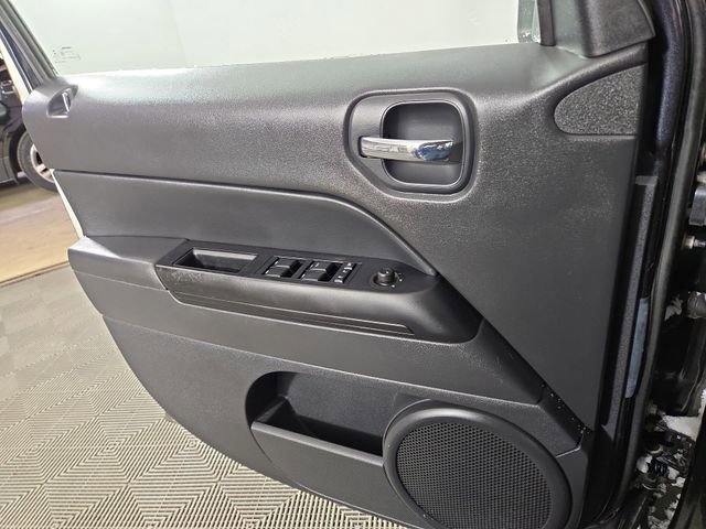 Used 2015 Jeep Patriot Latitude image 25