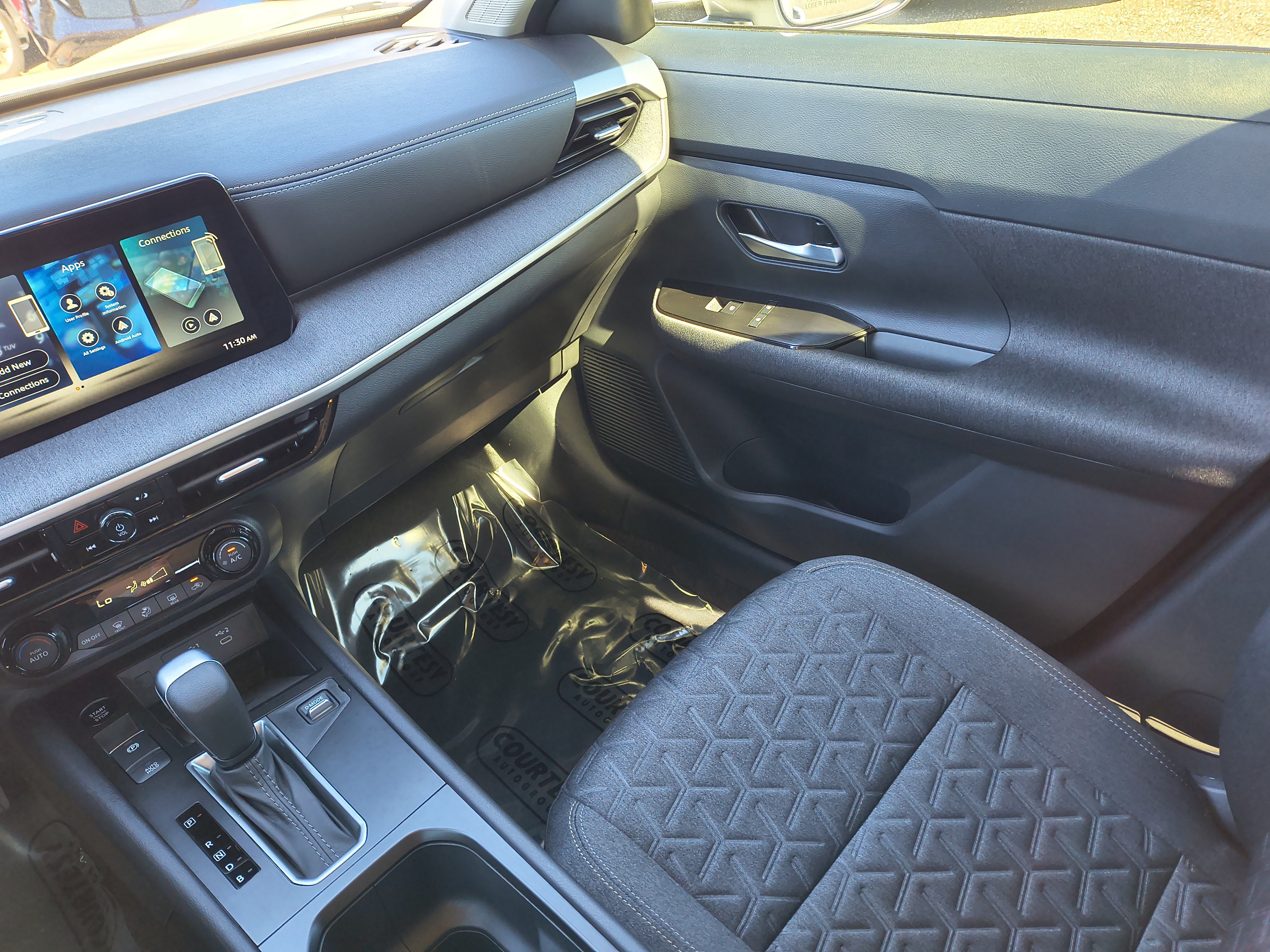Used 2026 Nissan Kicks SV FWD image 17
