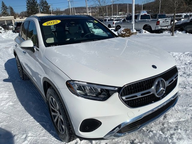 Used 2025 Mercedes-Benz GLC 300 4MATIC image 7