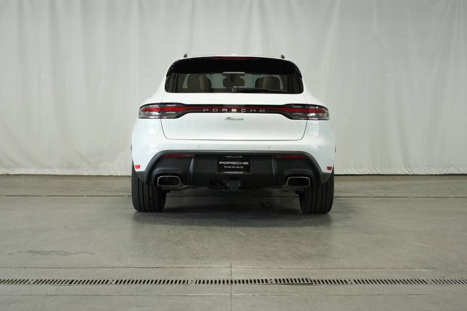 Certified 2025 Porsche Macan AWD/4WD image 6