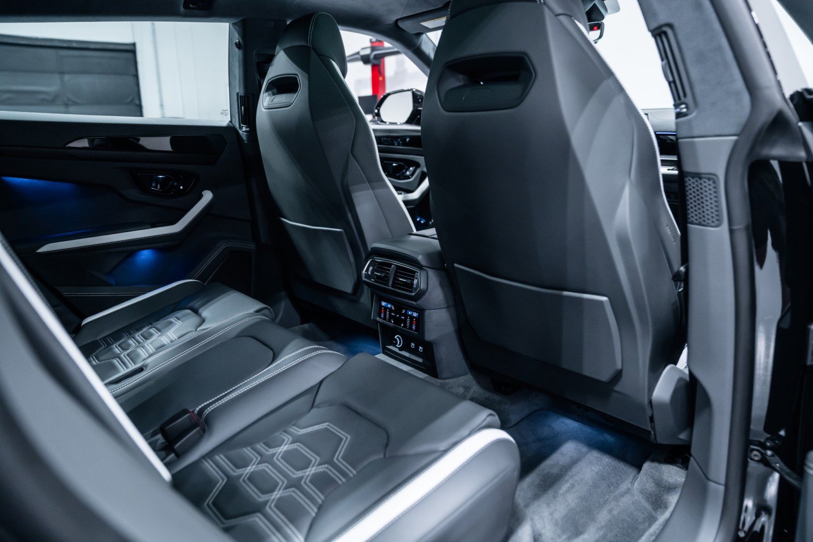 Used 2025 Lamborghini Urus SE image 22