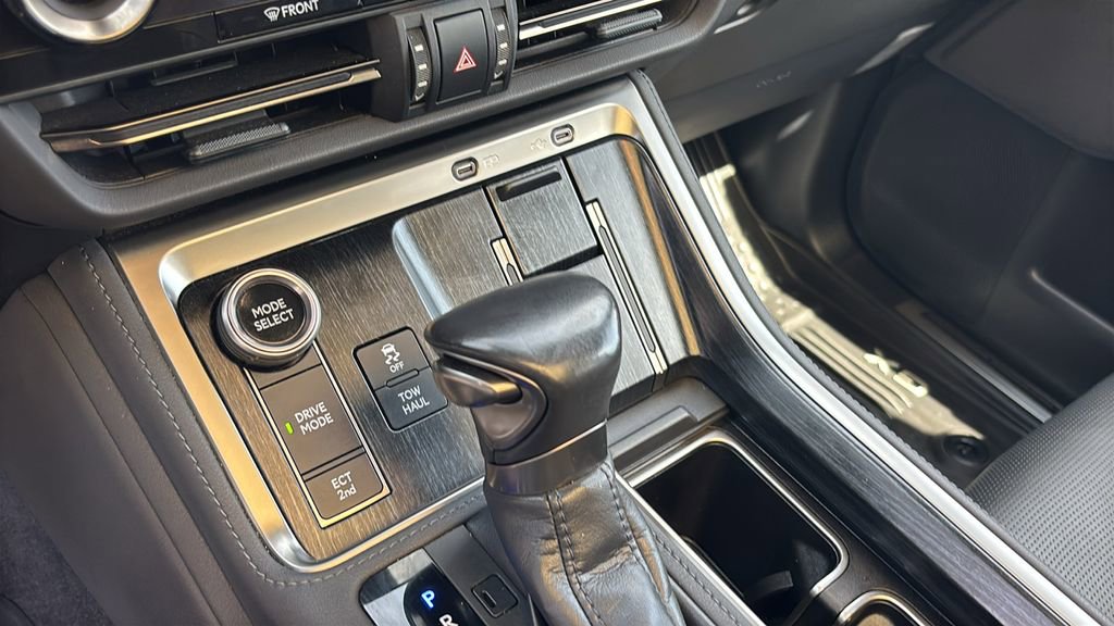 Used 2024 Lexus GX 550 w/ Accessory Package (2T) image 22