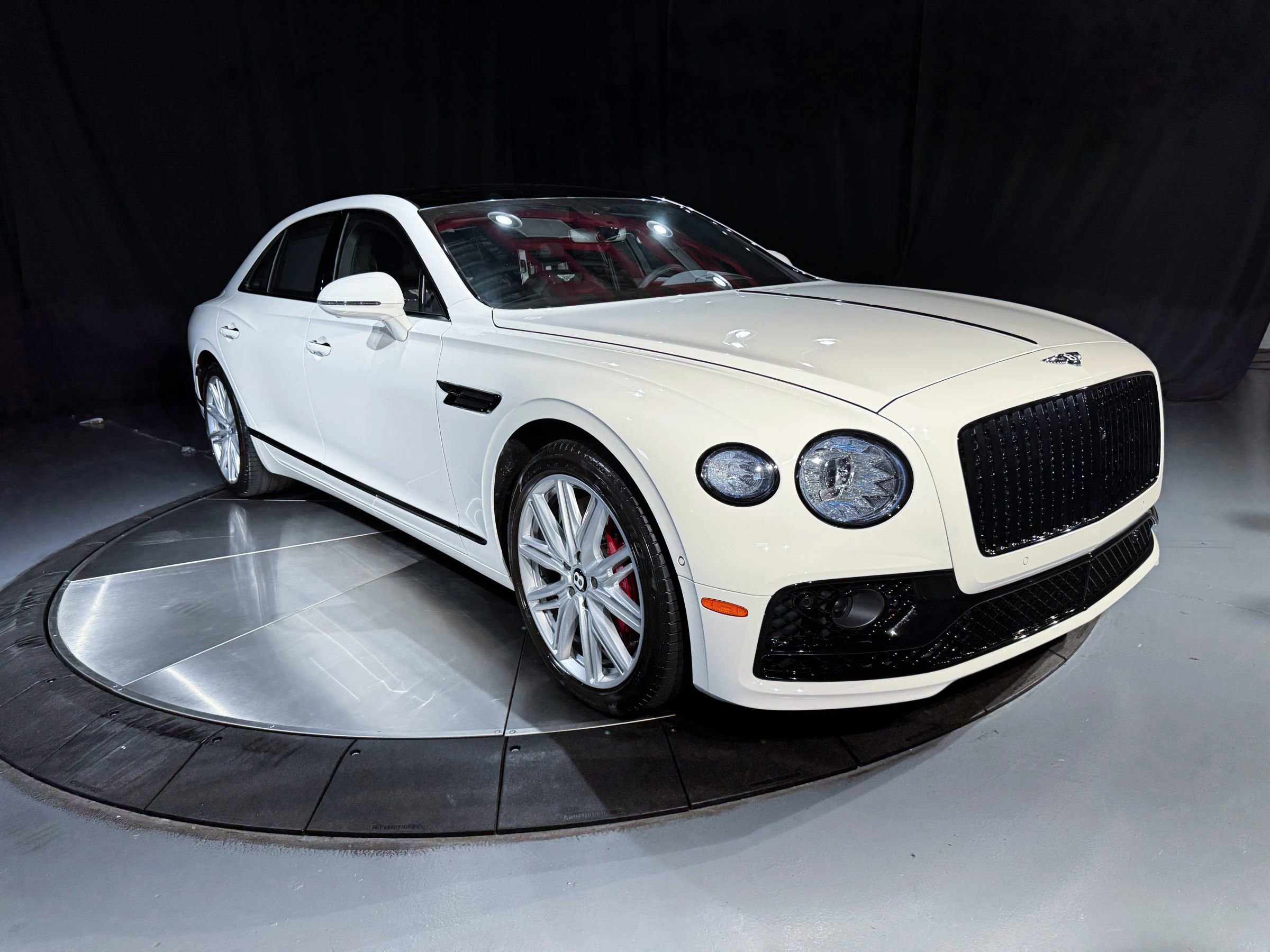 Used 2023 Bentley Flying Spur V8 AWD/4WD image 2