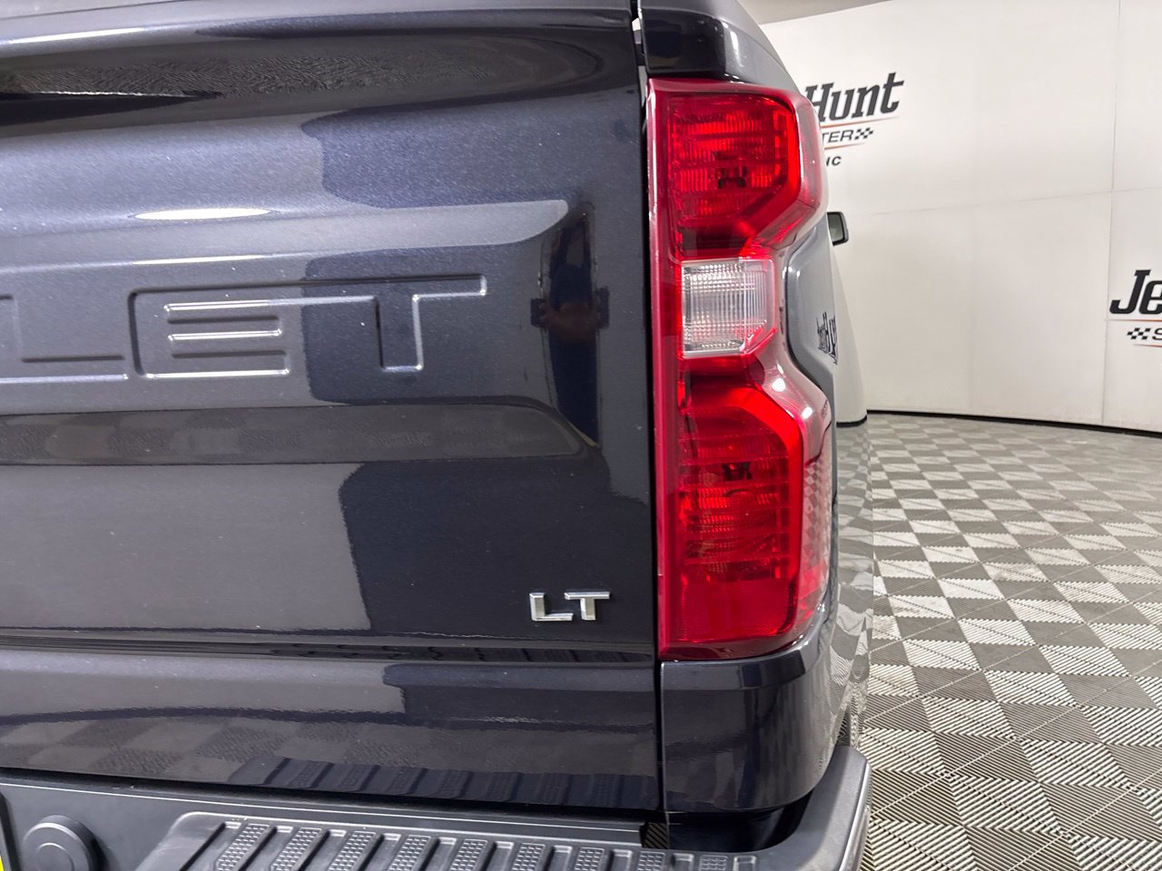 Used 2023 Chevrolet Silverado 1500 LT AWD/4WD image 33