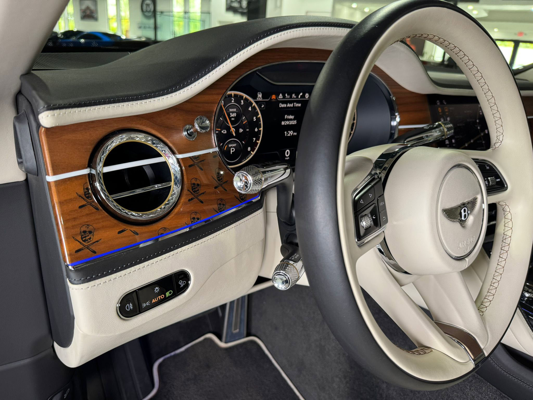 Used 2022 Bentley Flying Spur Plug-In Hybrid image 33