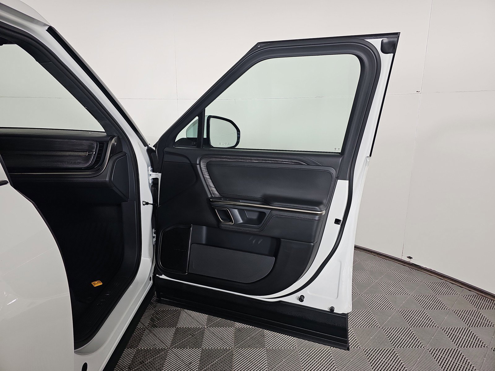 Used 2022 Rivian R1T Launch Edition image 18