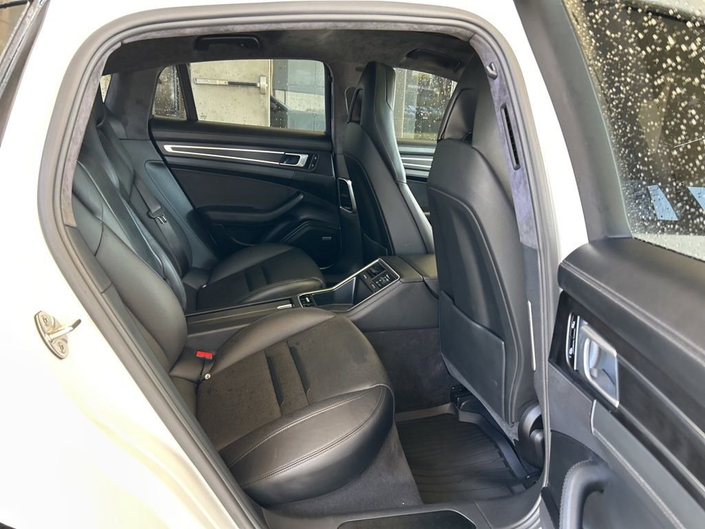 Used 2020 Porsche Panamera GTS image 30