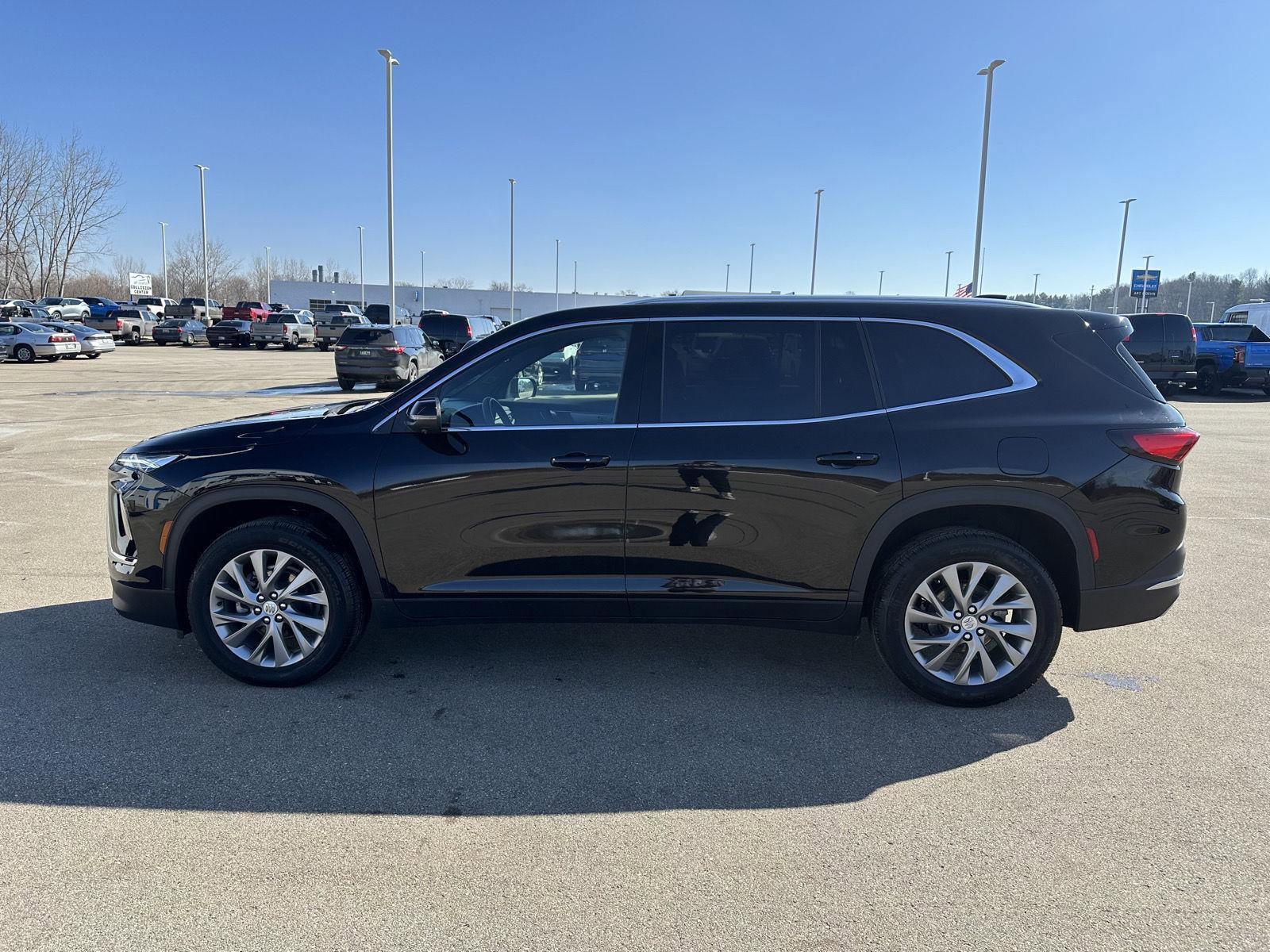 Used 2025 Buick Enclave Preferred image 2