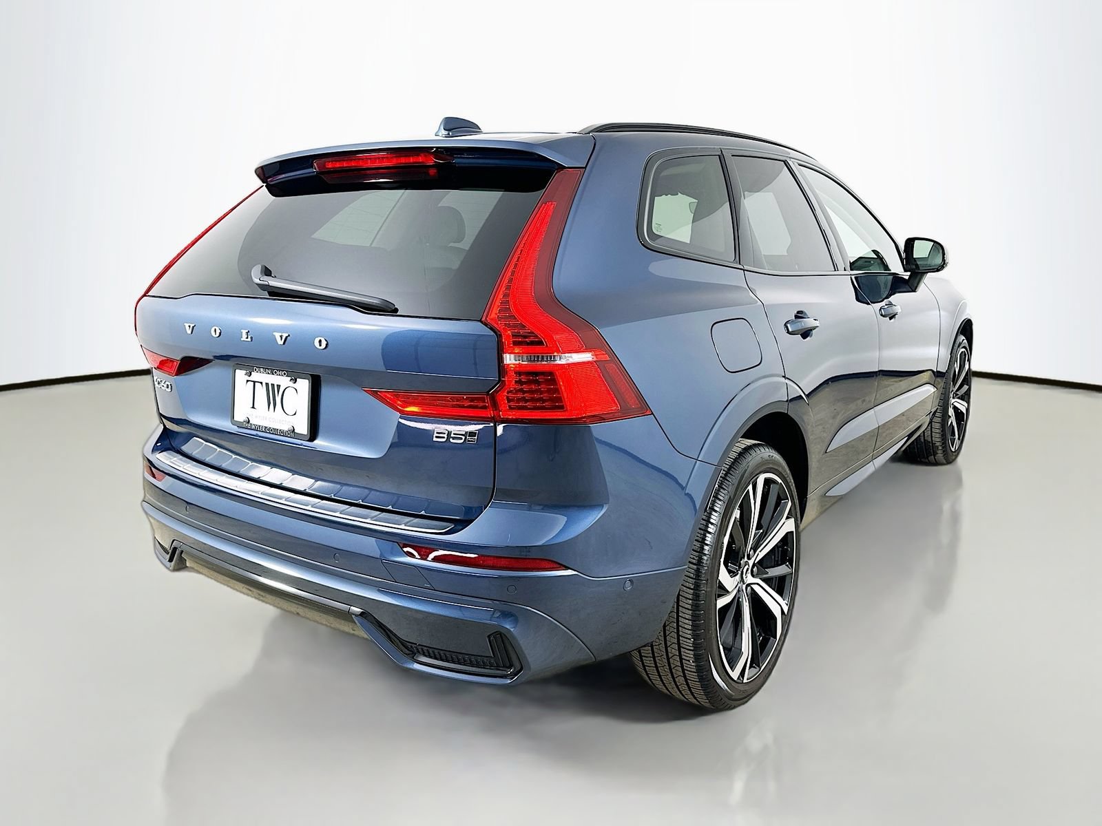 Used 2025 Volvo XC60 B5 Ultra w/ Protection Package Premier AWD/4WD image 5