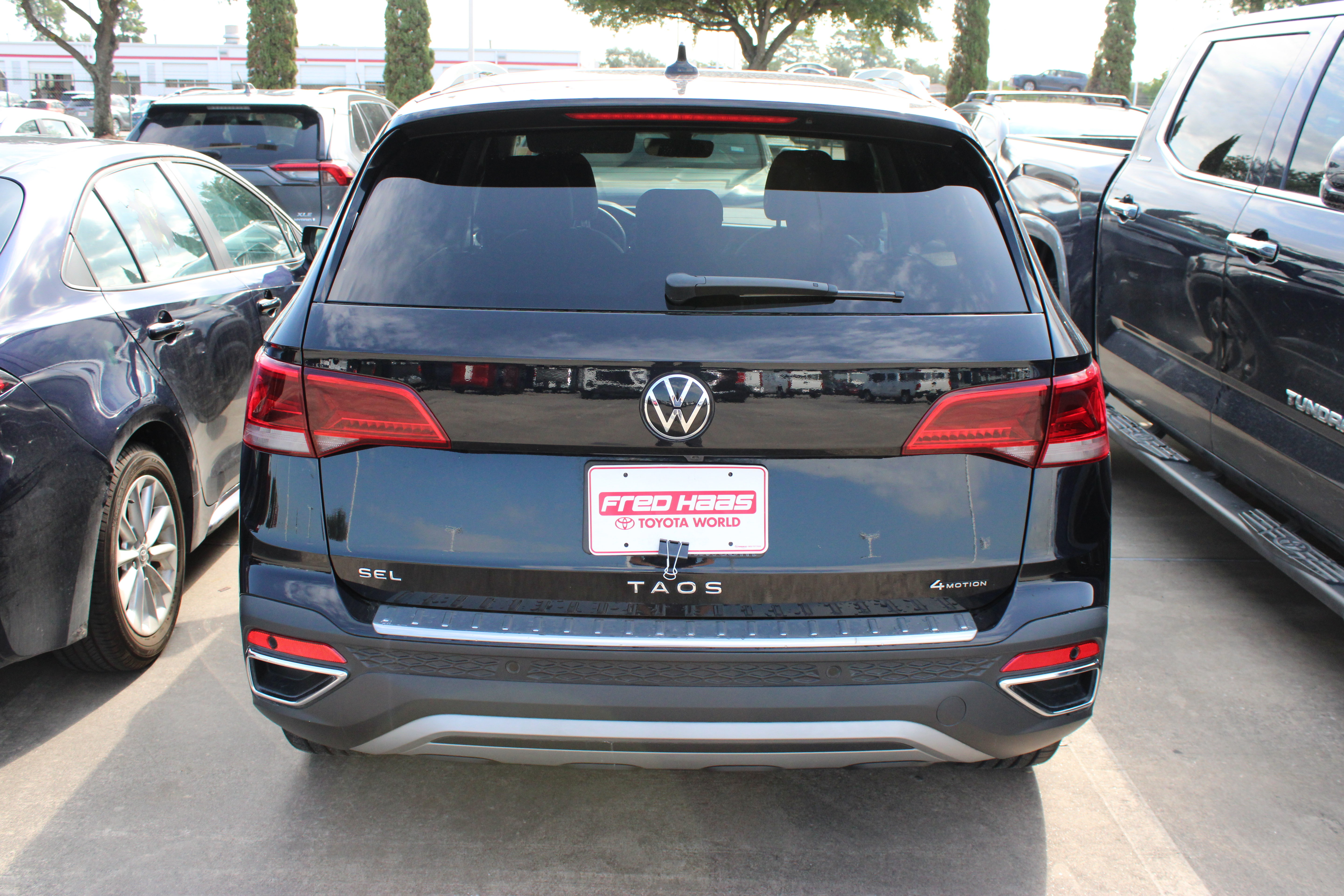 Used 2024 Volkswagen Taos SEL AWD/4WD image 8