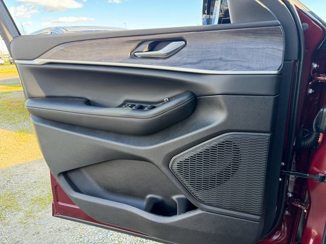 New 2026 Jeep Grand Cherokee Laredo image 13