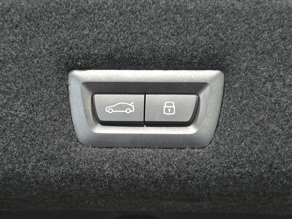 Used 2023 BMW 760i xDrive AWD/4WD image 31
