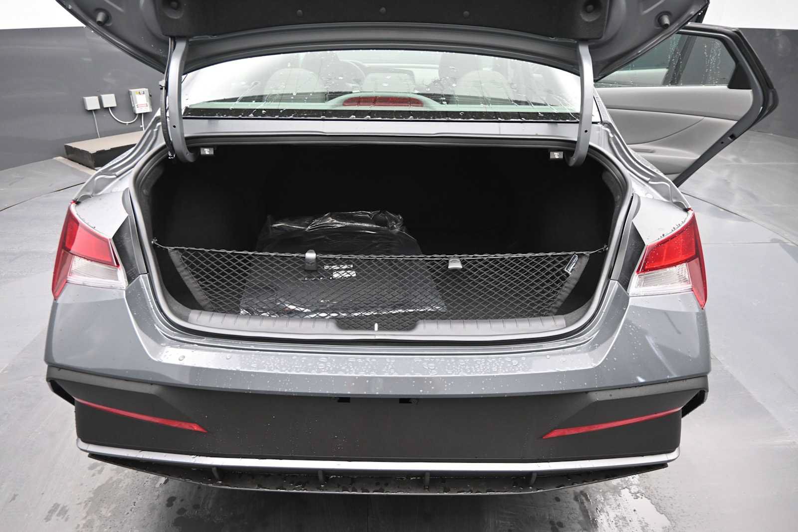 New 2026 Hyundai Elantra SE FWD image 13