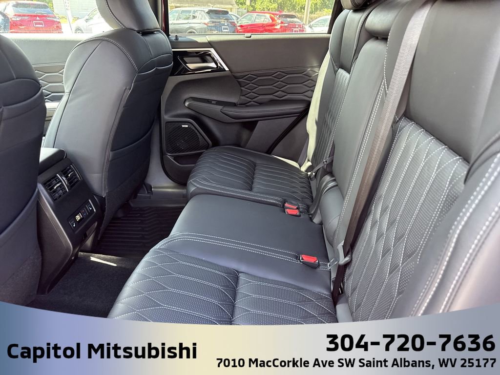 New 2025 Mitsubishi Outlander SEL image 14