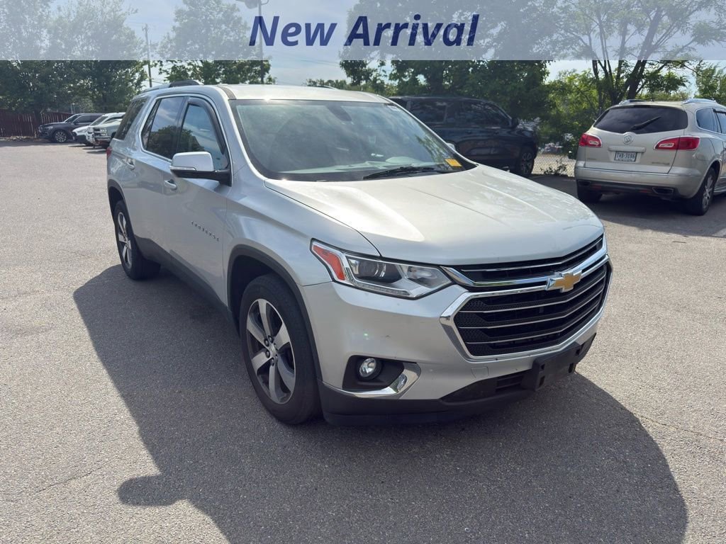 Used 2018 Chevrolet Traverse LT FWD image 2