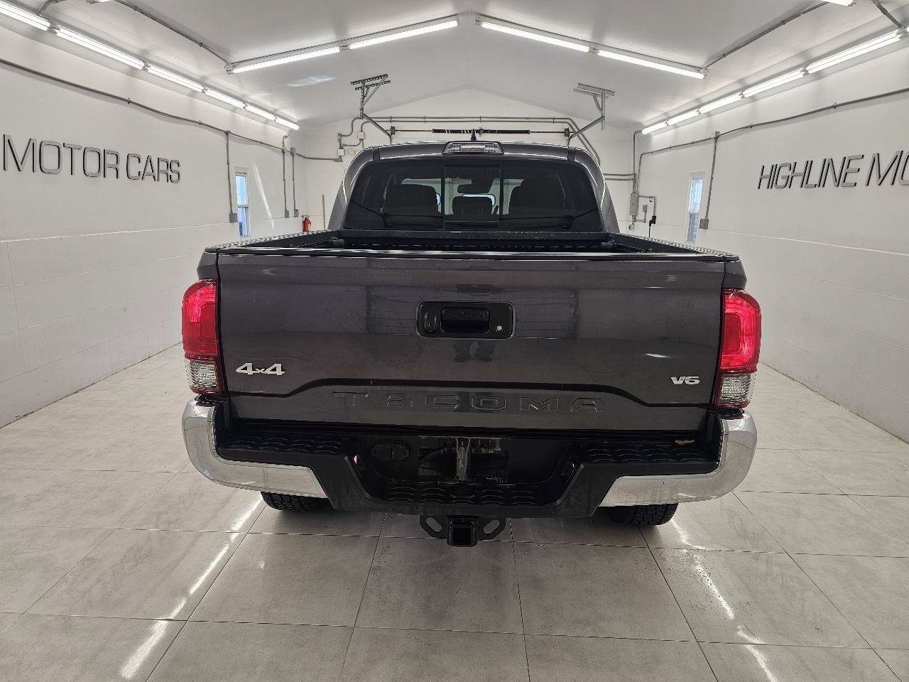 Used 2019 Toyota Tacoma SR5 AWD/4WD image 6