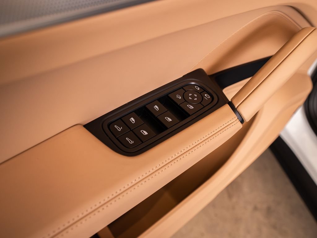 New 2026 Porsche Cayenne Coupe AWD/4WD image 22