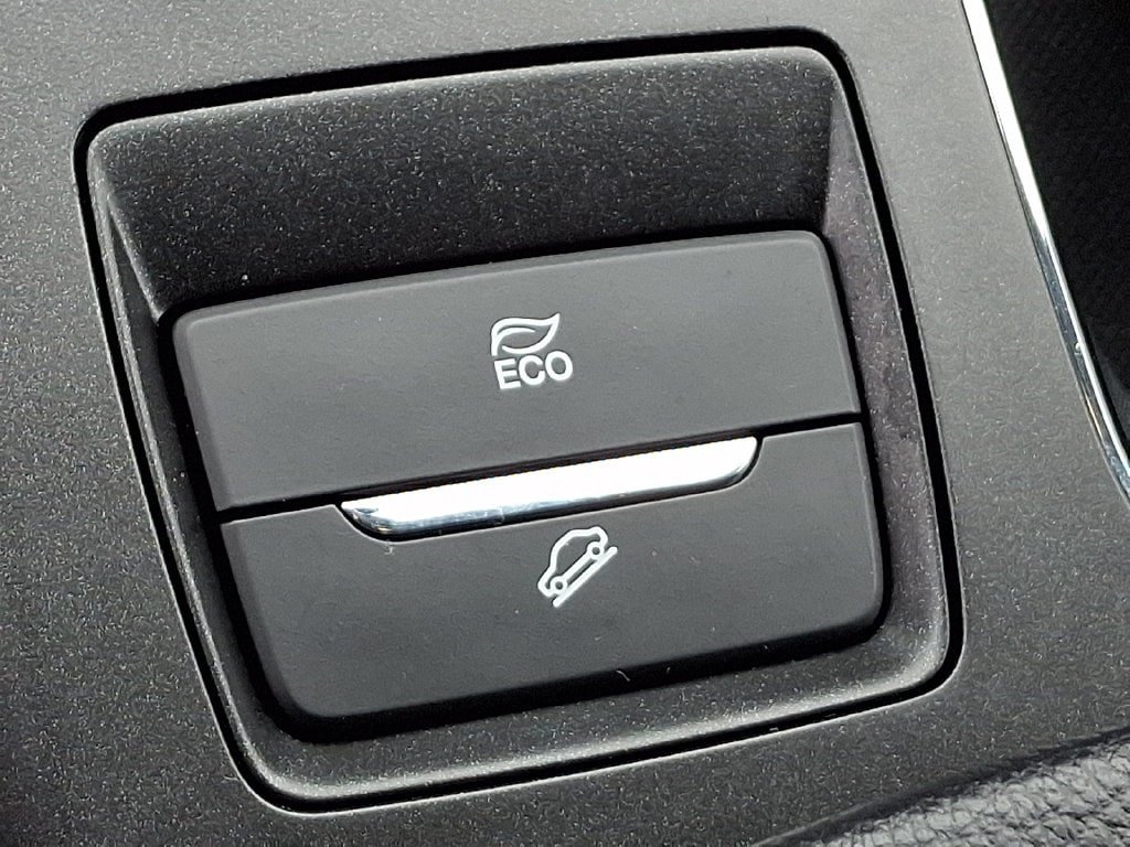 Used 2017 Ford Fusion SE FWD image 26