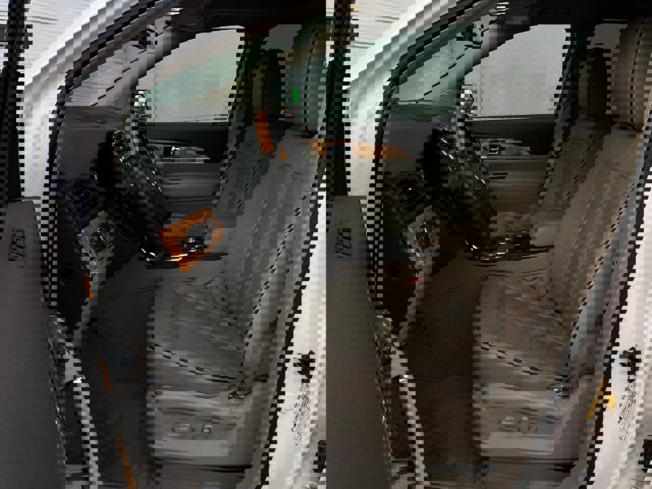 Used 2014 Lincoln MKX FWD w/ Equipment Group 102A image 9