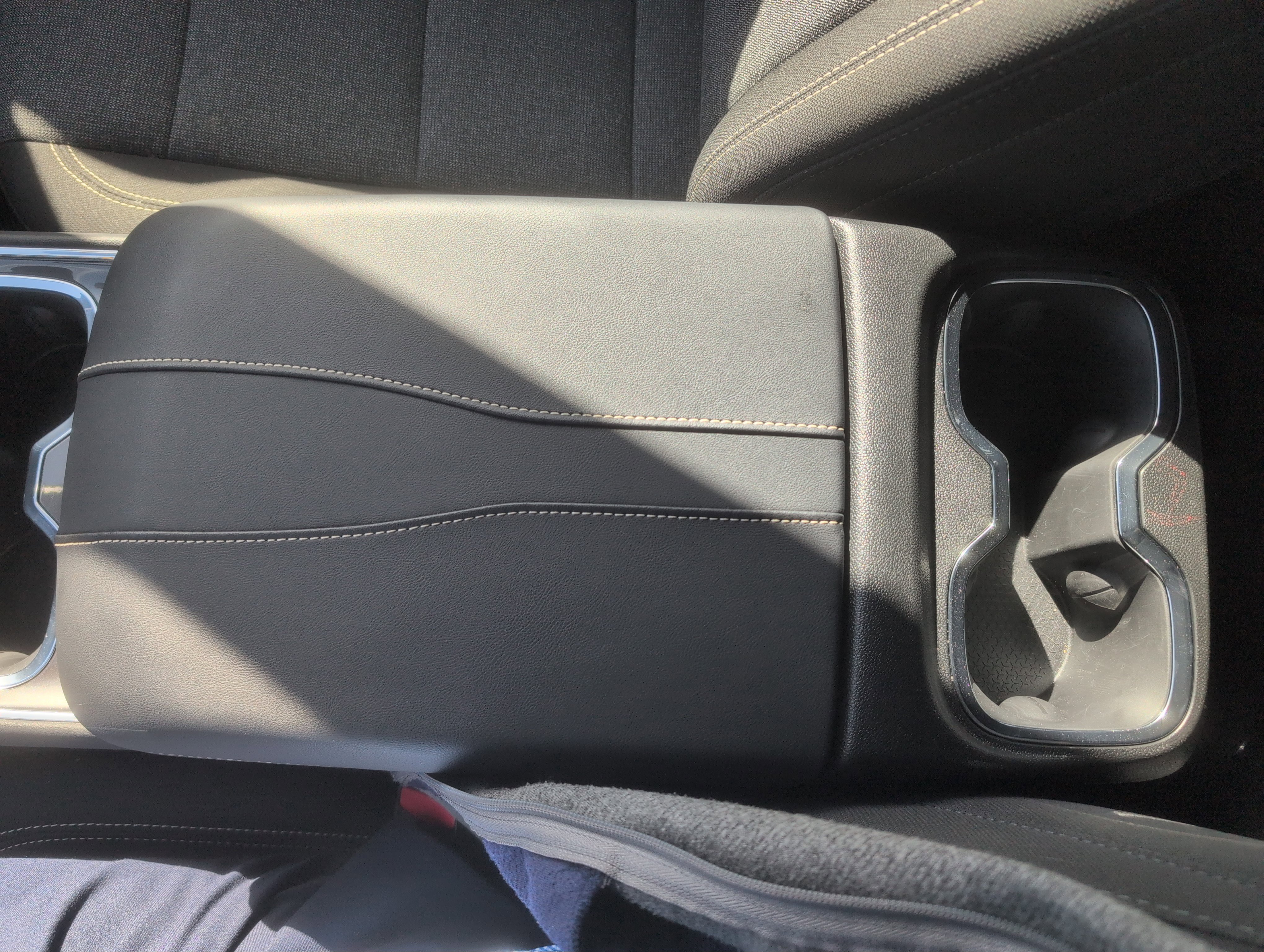 Used 2025 GMC Acadia Elevation image 28