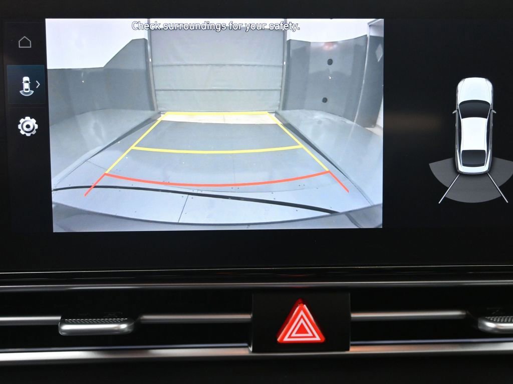 Used 2023 Hyundai Elantra Limited w/ Preferred Accessory Package FWD image 10