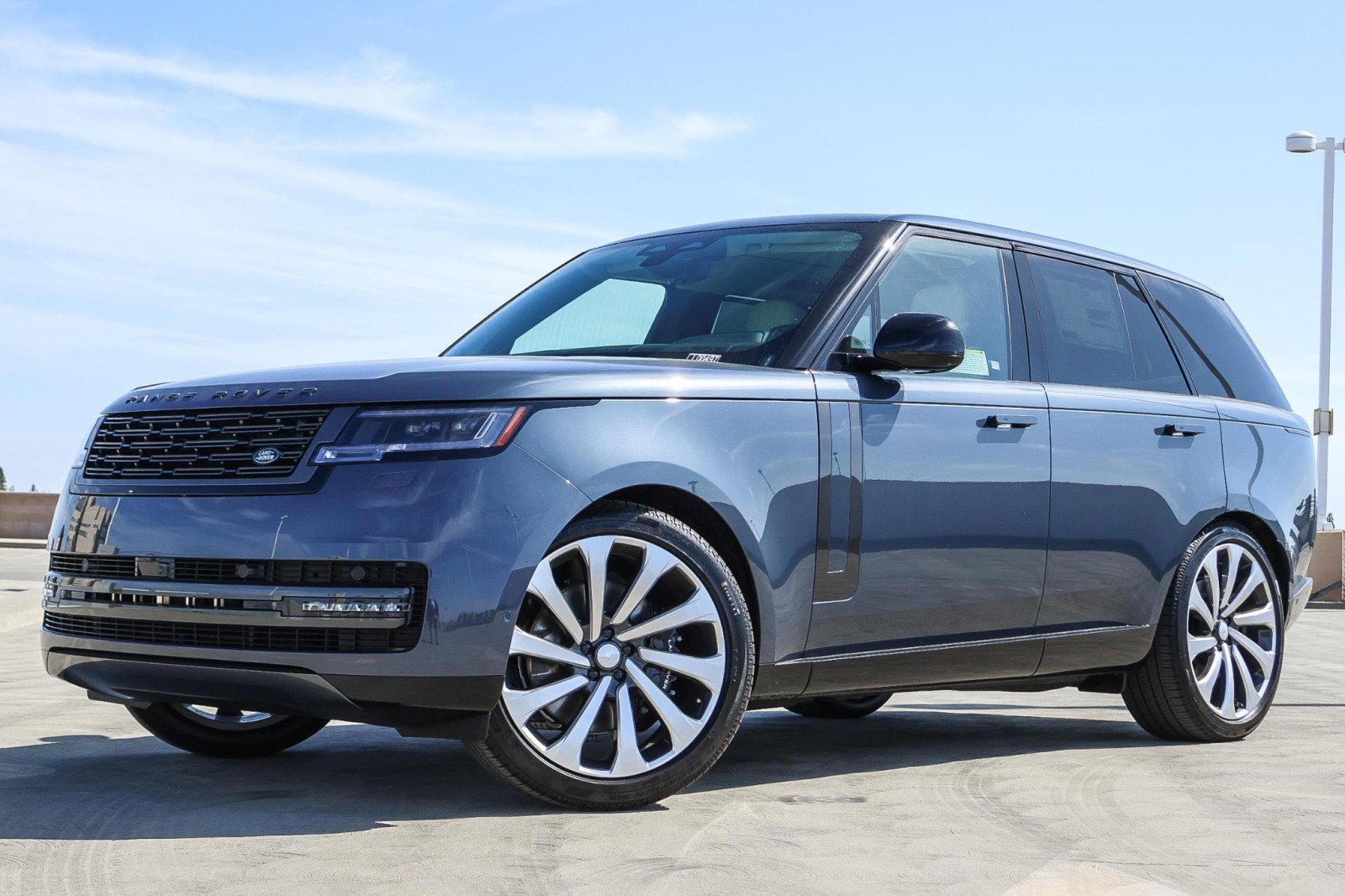 New 2025 Land Rover Range Rover SE