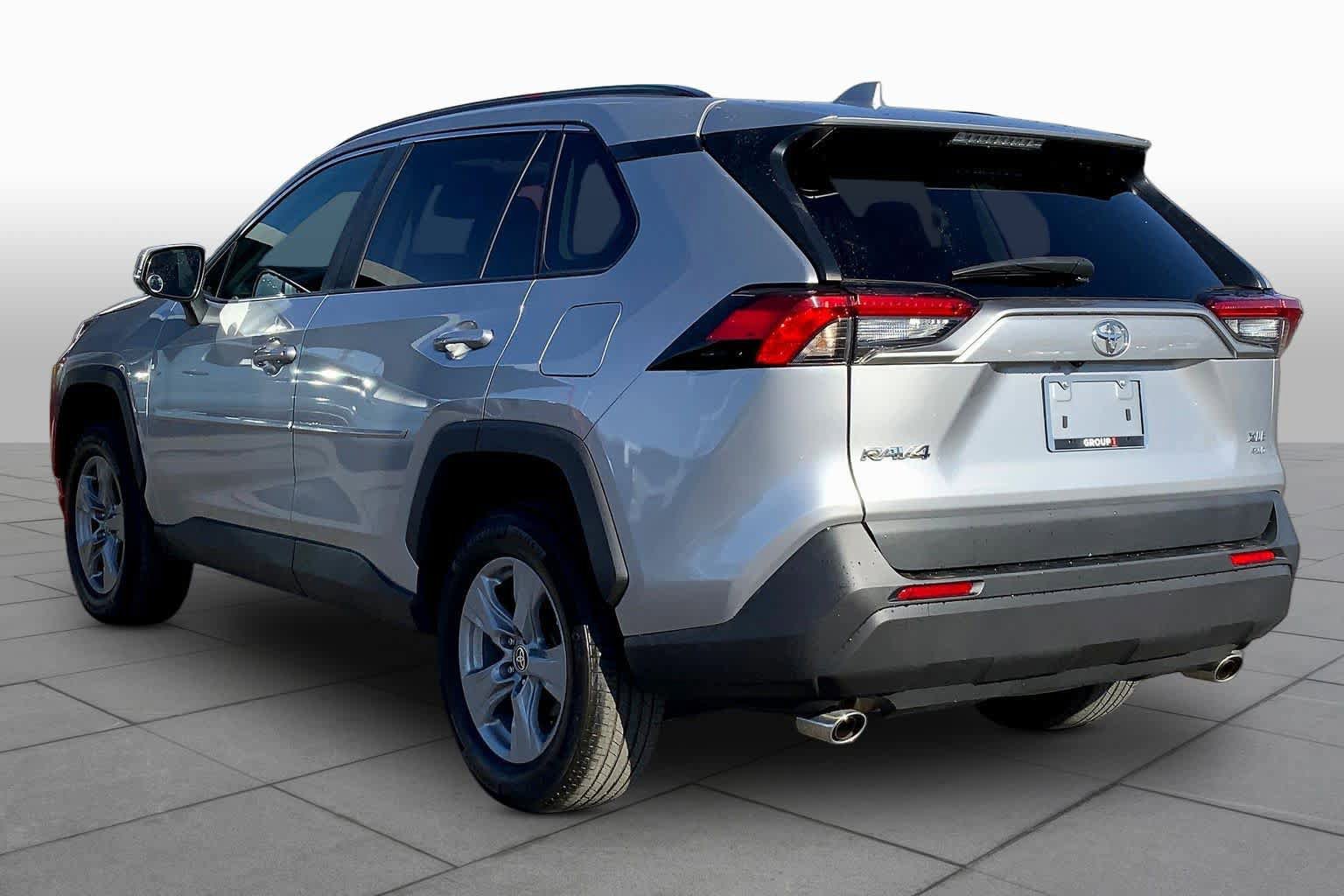 Used 2022 Toyota RAV4 XLE w/ Convenience Package AWD/4WD image 12