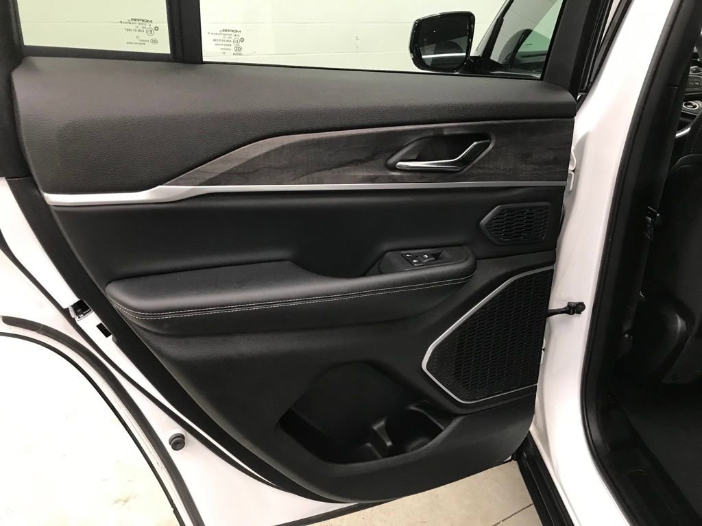 Used 2024 Jeep Grand Cherokee Limited 4xe image 26