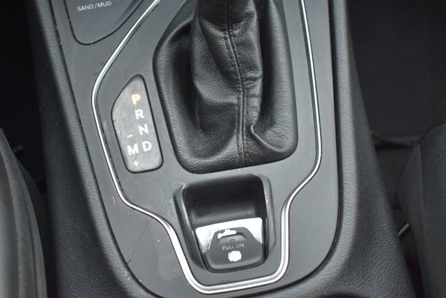 Used 2019 Jeep Cherokee Latitude Plus image 28