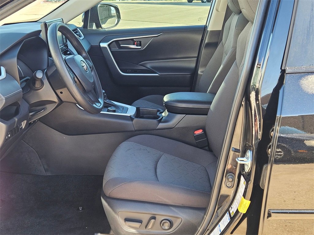 Used 2021 Toyota RAV4 XLE image 11