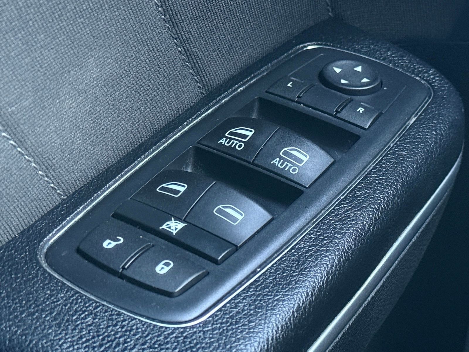 Used 2015 Dodge Charger R/T image 31