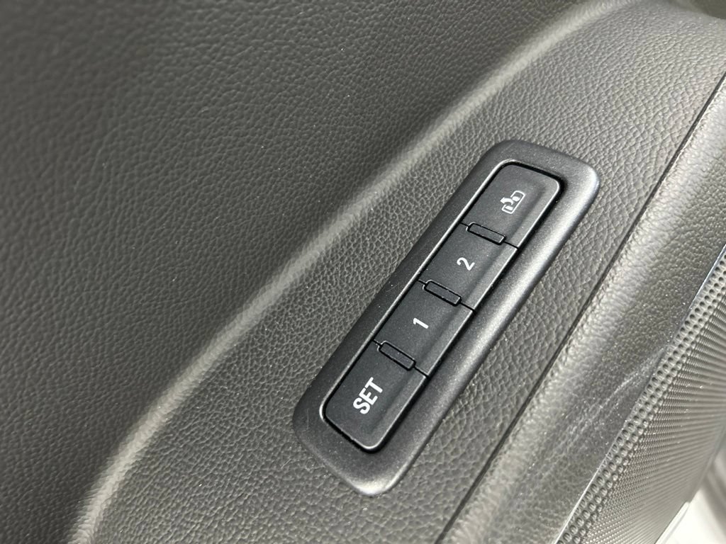 Used 2018 GMC Yukon SLT w/ Premium Edition AWD/4WD image 14
