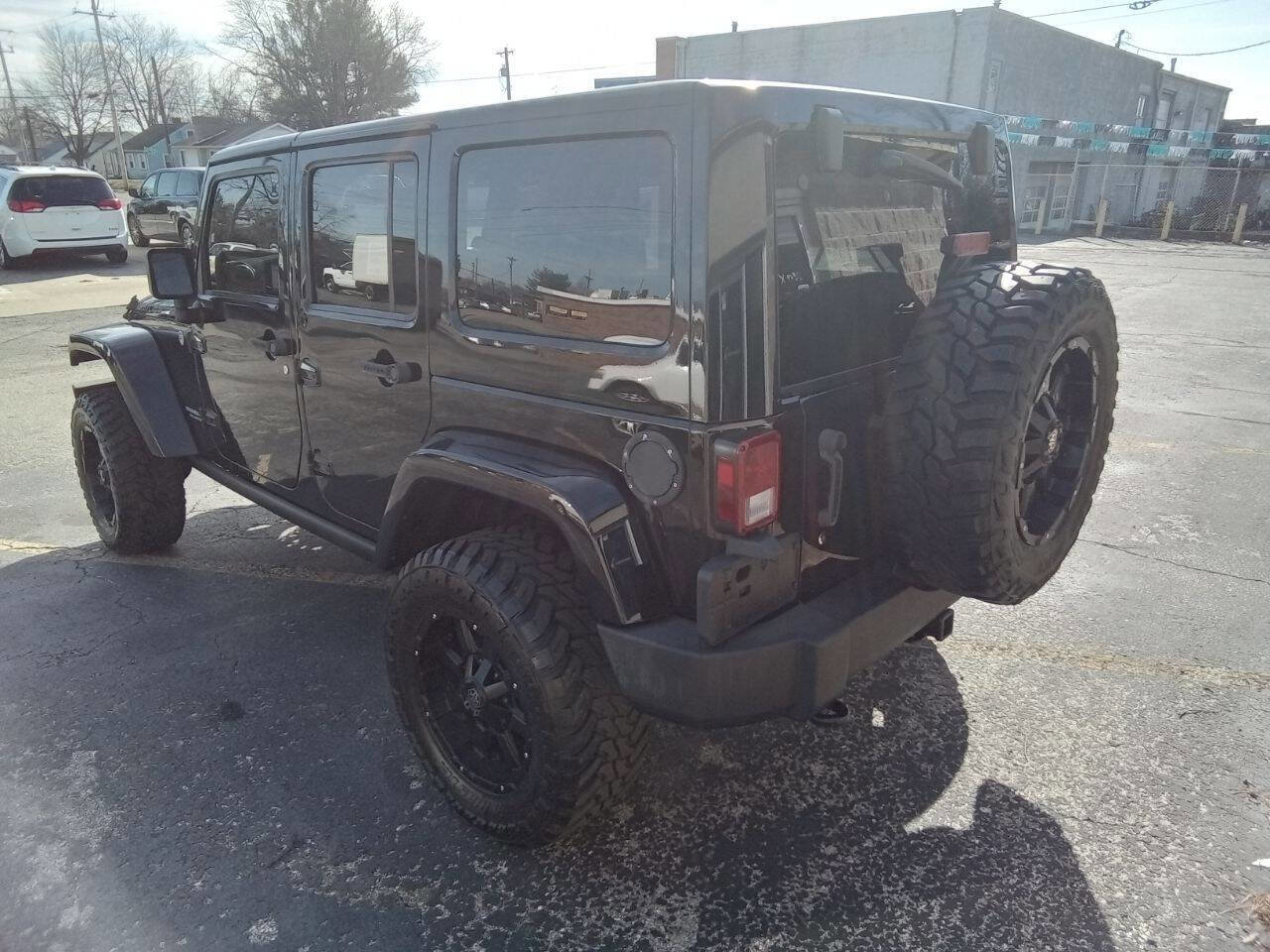 Used 2012 Jeep Wrangler Unlimited Rubicon w/ Dual Top Group AWD/4WD image 8