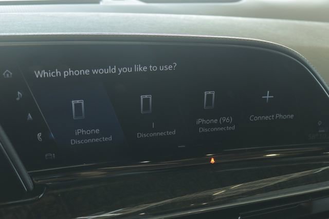 Certified 2022 Cadillac Escalade ESV Premium Luxury image 18