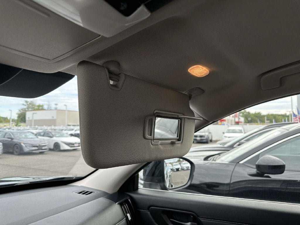 Used 2025 Nissan Pathfinder SV AWD/4WD image 18