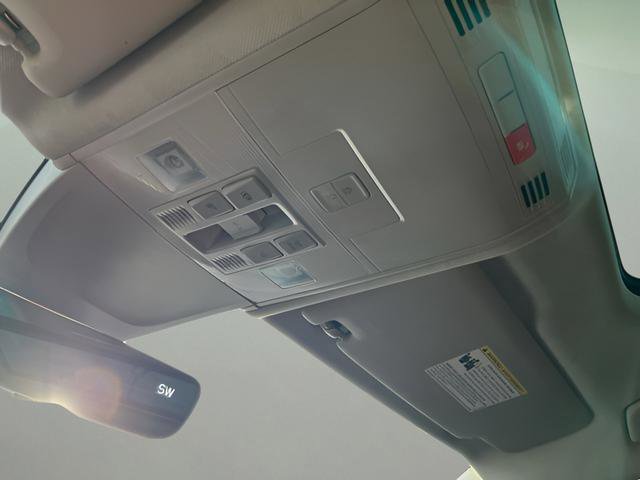 Used 2022 Volkswagen Tiguan SE image 22