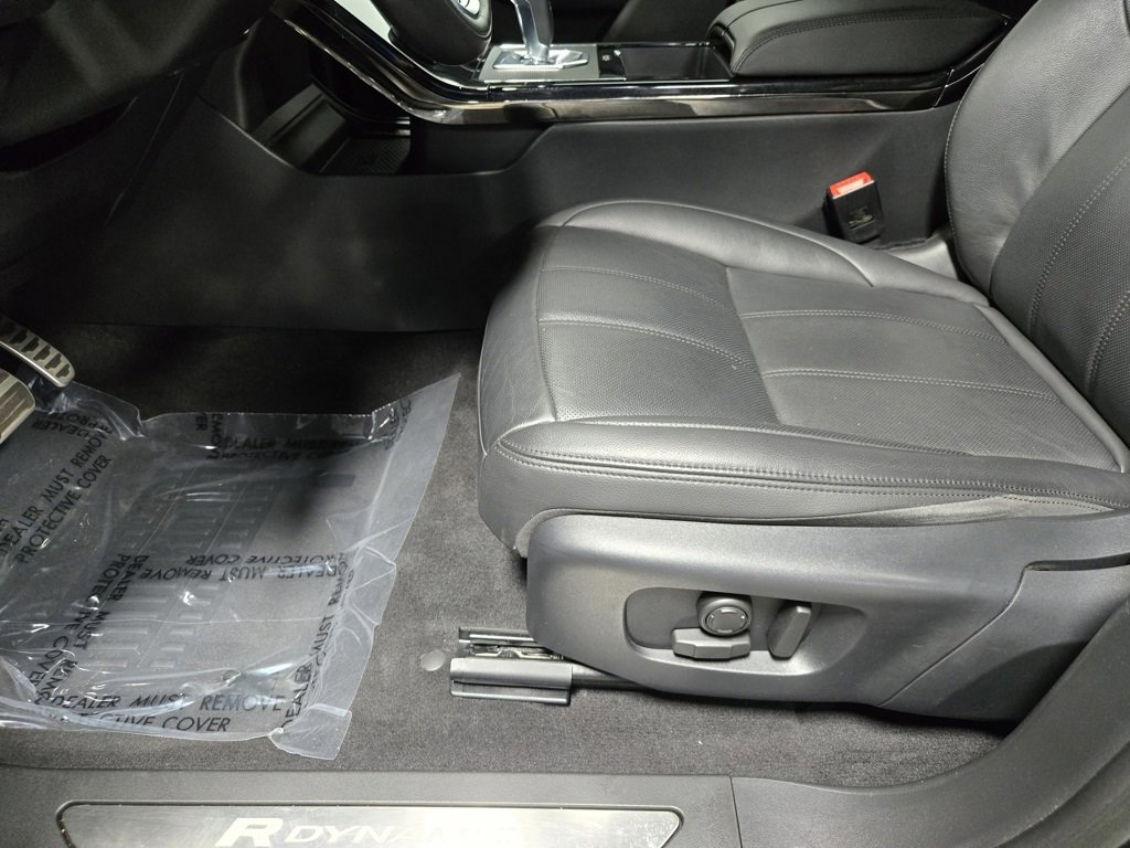 Used 2023 Land Rover Range Rover Evoque R-Dynamic SE image 12