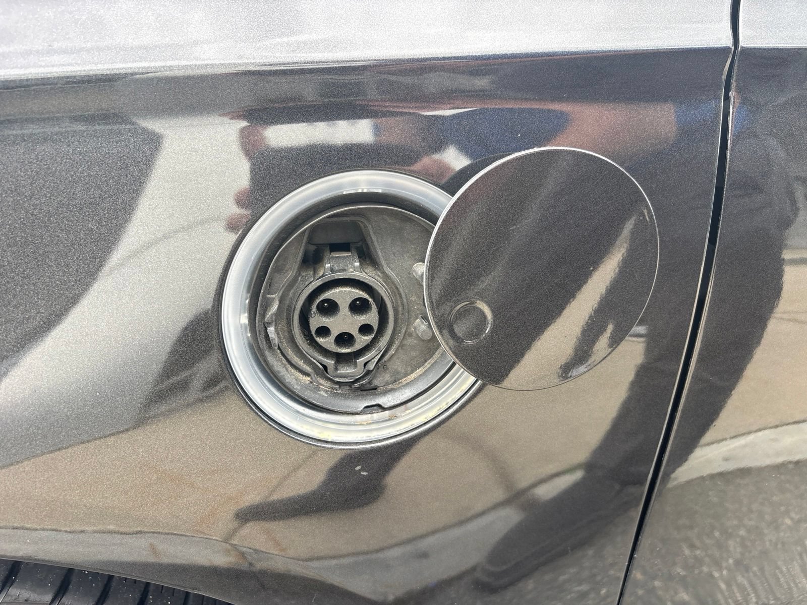 Used 2019 Ford Fusion Energi Titanium FWD image 11